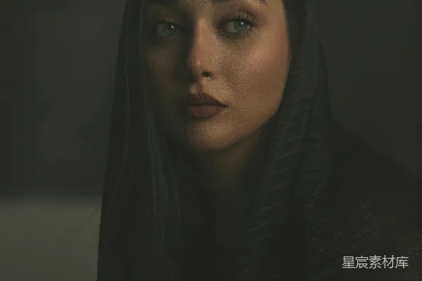 高清摄影 头戴黑色围巾的女人