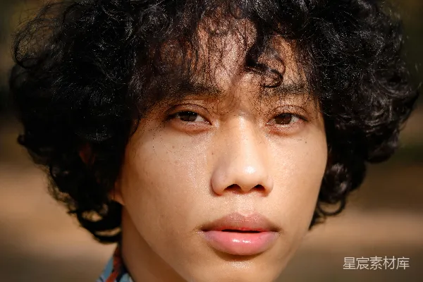 高清摄影 一个穿着衬衫和领带的人的特写镜头