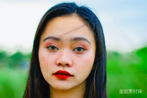 高清摄影 一头长发的女孩和红色口红