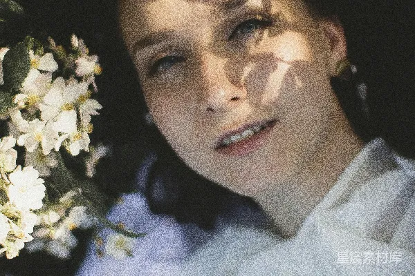 高清摄影 白色衬衣的女人脸上戴着一朵白花
