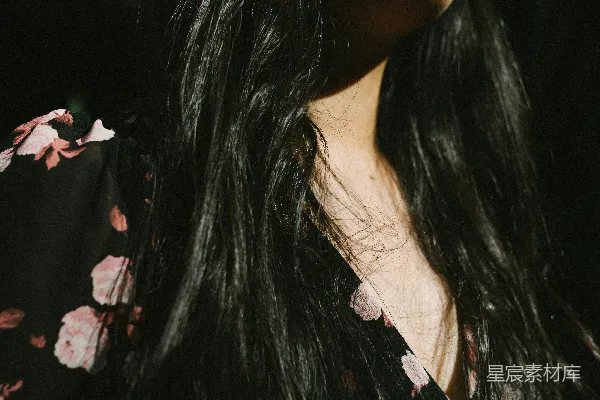 高清摄影 一个长发的女子