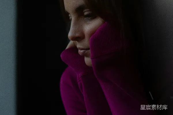 高清摄影 粉色毛衣的女士
