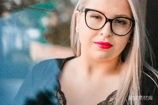 高清摄影 黑白 floral 图案上衣