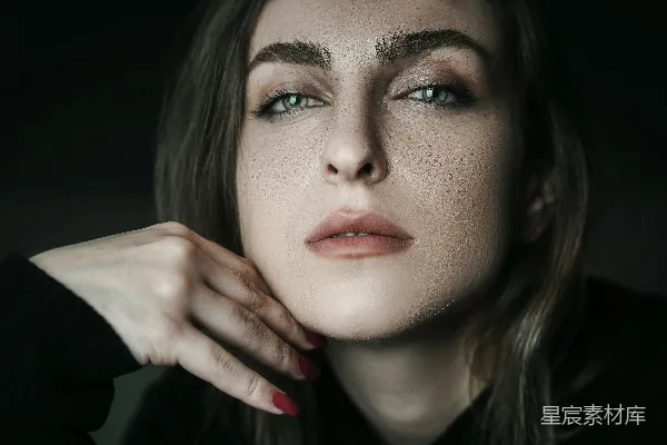 高清摄影 涂有红色口红和黑色睫毛膏的女子