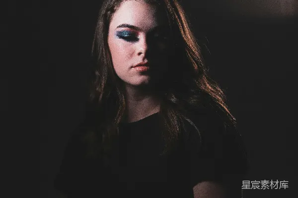 高清摄影 黑上衣的女人