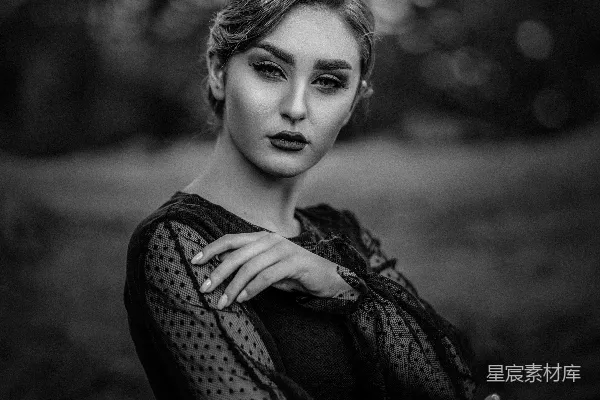 高清摄影 一个穿着裙子的女人
