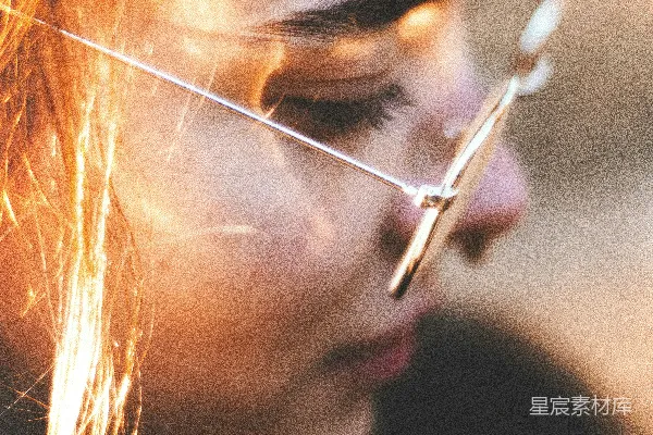 高清摄影 一个女子鼻子里插着一把剪刀