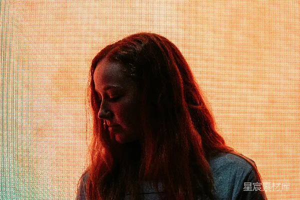 高清摄影 黑白花卉图案的女式上衣