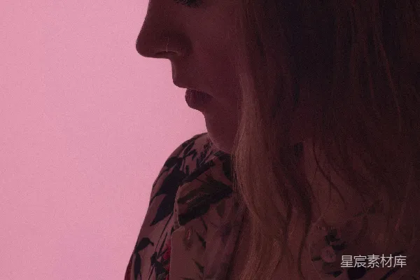 高清摄影 黑白花卉图案的女式上衣