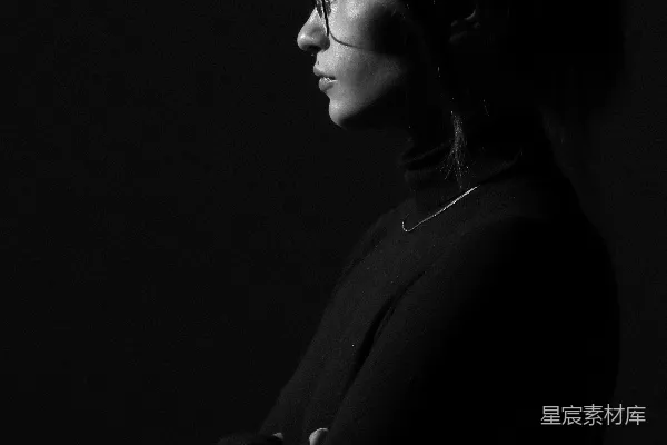 高清摄影 黑色背心上衣的女士