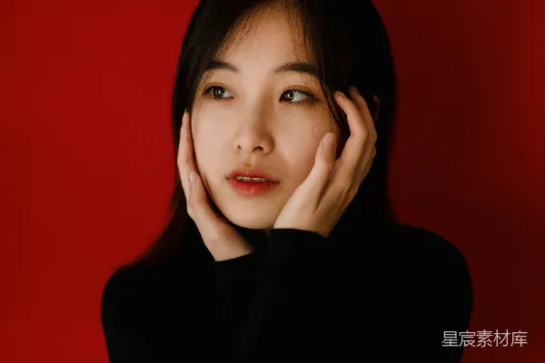 高清摄影 一个女人双手捂脸