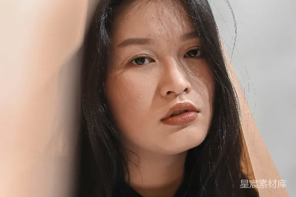 高清摄影 女性黑色上衣