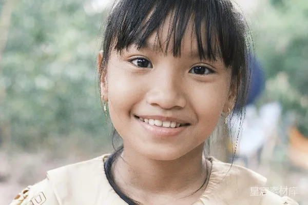 高清摄影 面带微笑的少女
