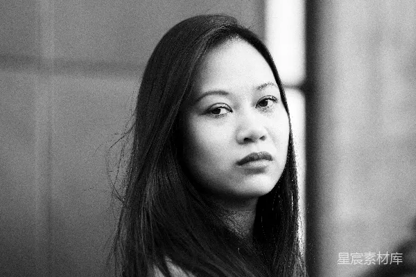 高清摄影 女性脸的灰度照片