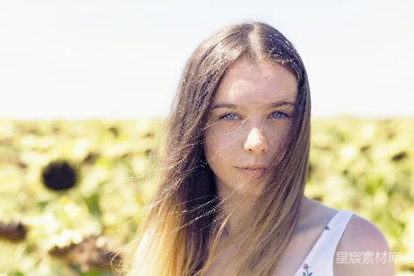 高清摄影 田间的一位女子