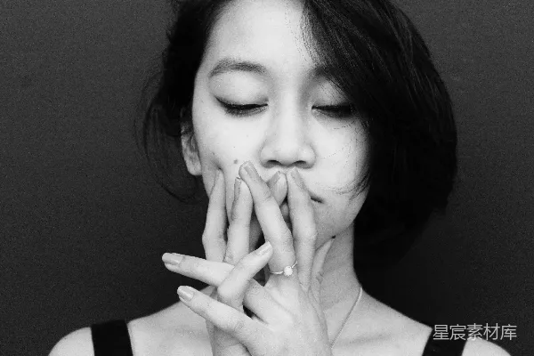 高清摄影 黑色上衣穿着的女士