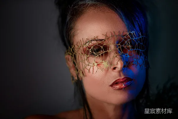 高清摄影 身穿蓝色头发并涂有红色口红的女人