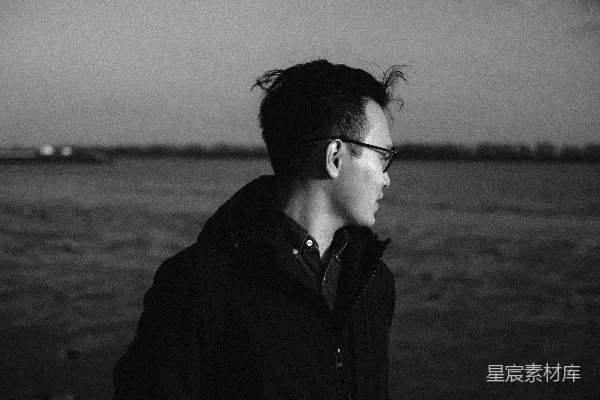 高清摄影 黑色夹克的男人戴着眼镜