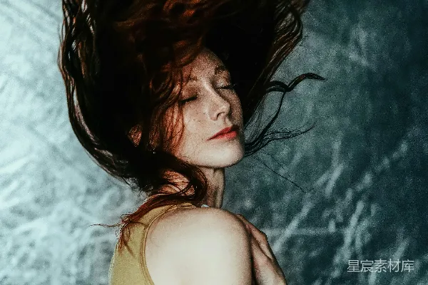 高清摄影 黄色上衣的女人