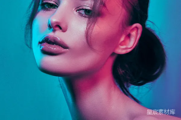 高清摄影 脸上带着蓝色和粉色灯光的女人