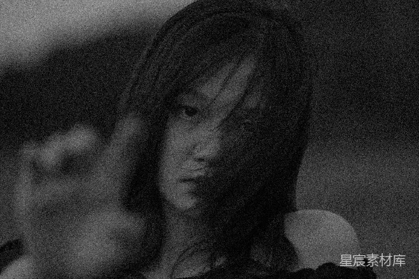 高清摄影 黑色上衣女孩的灰度照片