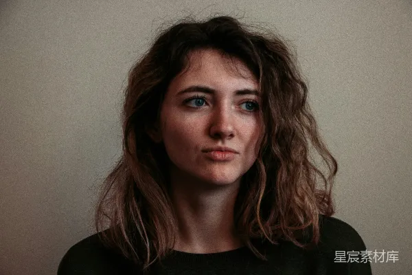 高清摄影 女人站在一旁