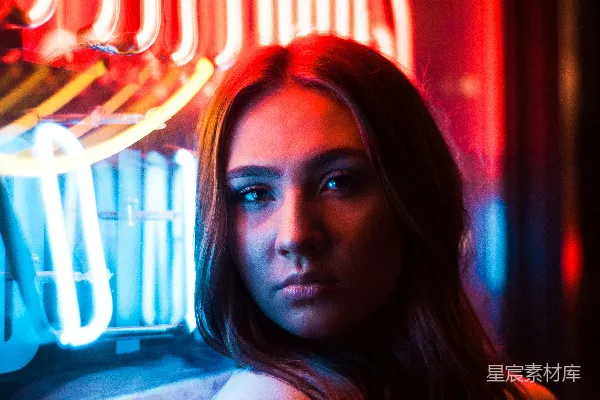 高清摄影 红灯附近的女人