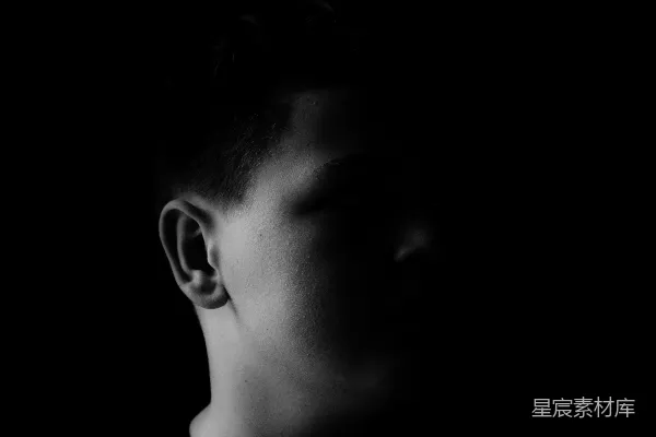 高清摄影 男人脸的灰度摄影