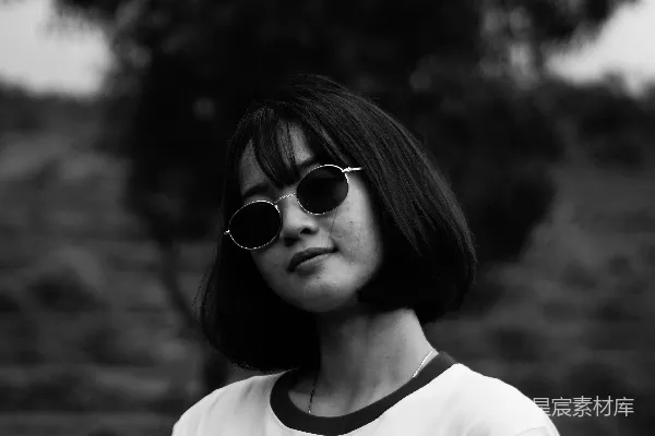 高清摄影 白衫女郎戴着黑色墨镜