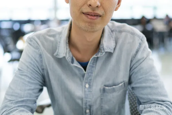 高清摄影 穿着蓝裙衬衫的女人