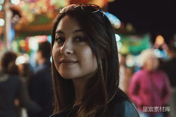 高清摄影 黑色上衣的女人