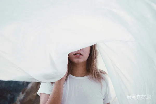 高清摄影 白色布衫下的女人