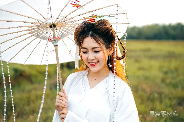 高清摄影 身穿白色和服的女性手持白色伞