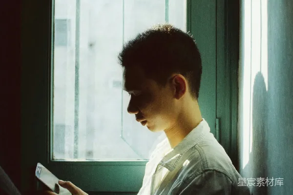 高清摄影 男士白色长袖衬衫