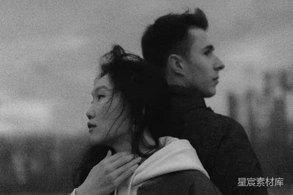 高清摄影 一个男人和一个女人接吻