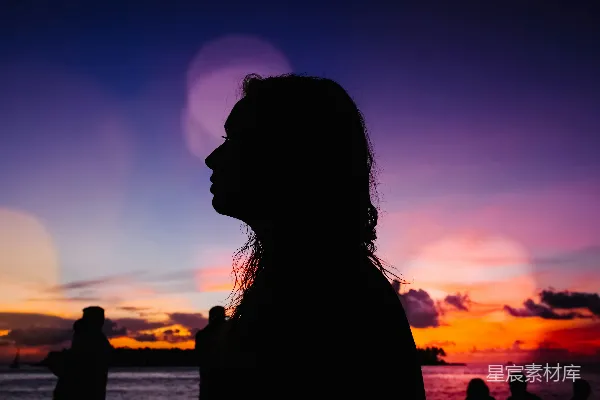 高清摄影 夕阳下女性的轮廓