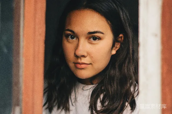 高清摄影 女人在门口驾驶