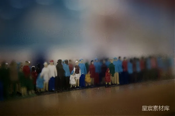 高清摄影 排队的人们在作画