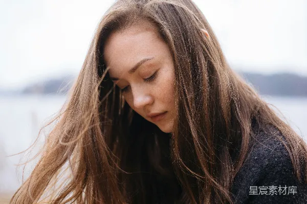 高清摄影 穿着黑色夹克的女人