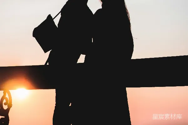 高清摄影 夕阳下情侣的轮廓 kiss