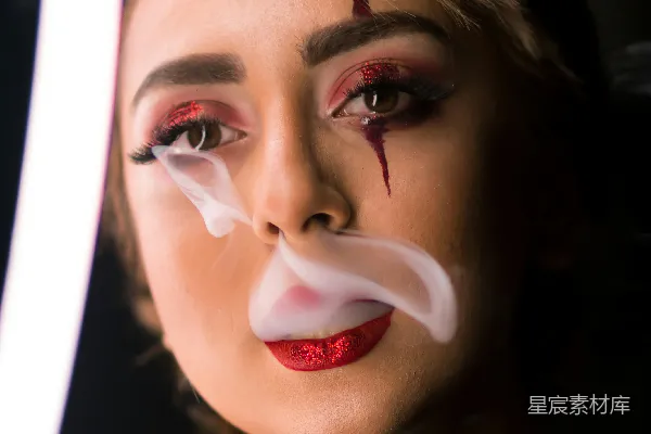 高清摄影 唇红眼白的女子