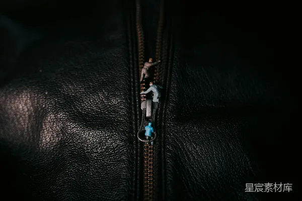 高清摄影 黑色皮革开 zipper 大衣