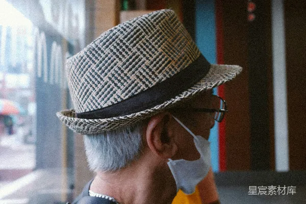 高清摄影 一个戴口罩和帽子的男人