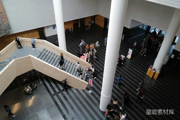高清摄影 建筑内的人员