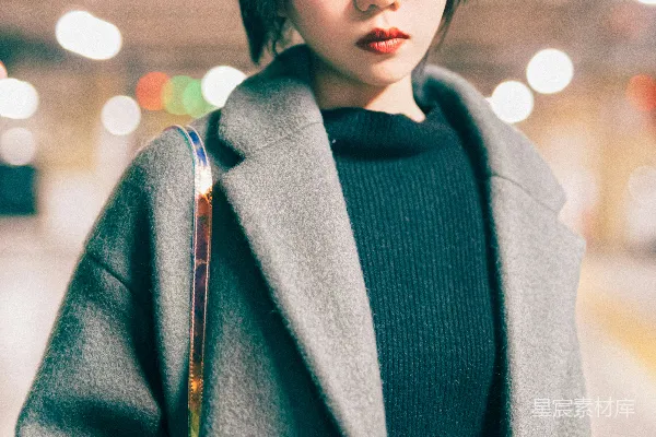 高清摄影 黑衣女子，灰色大衣