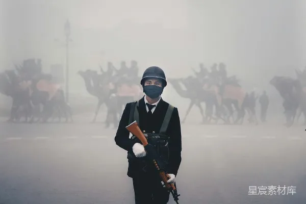 高清摄影 一个持枪人的衣着