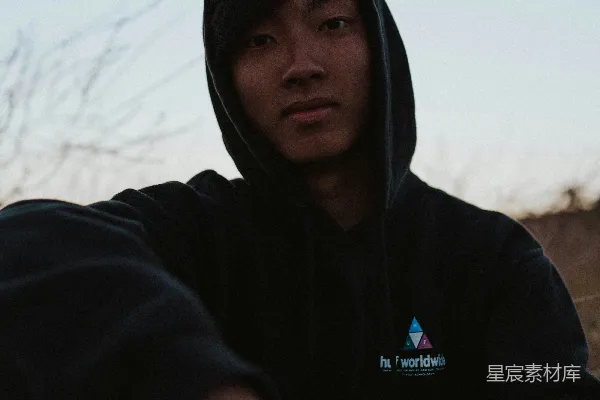 高清摄影 黑色风衣外套的女人