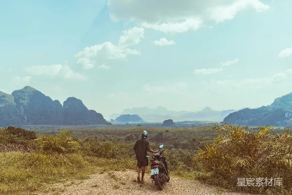 高清摄影 山顶上站立的人