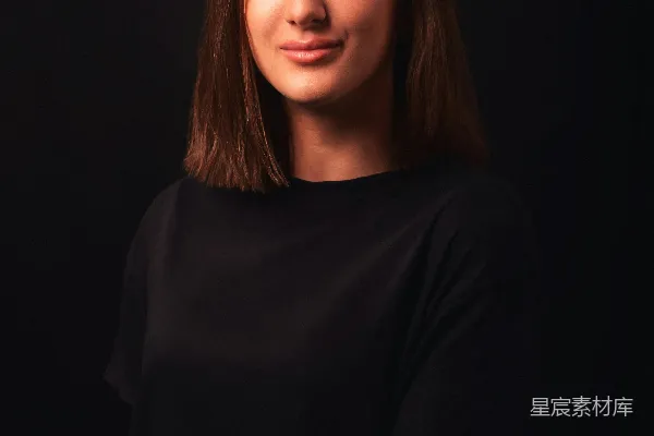 高清摄影 黑色女巫连帽圆领T恤