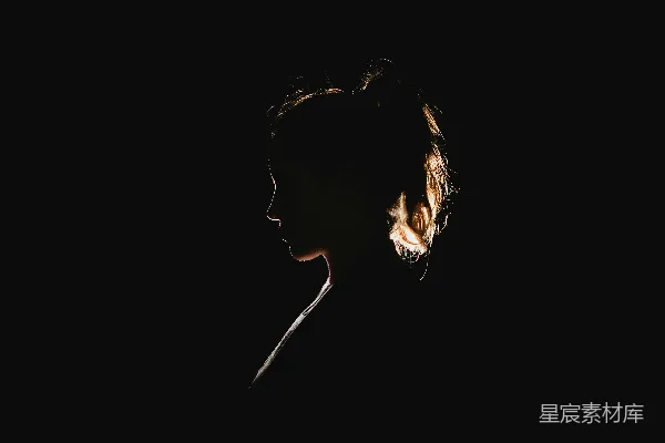 高清摄影 一个黑影中的女人
